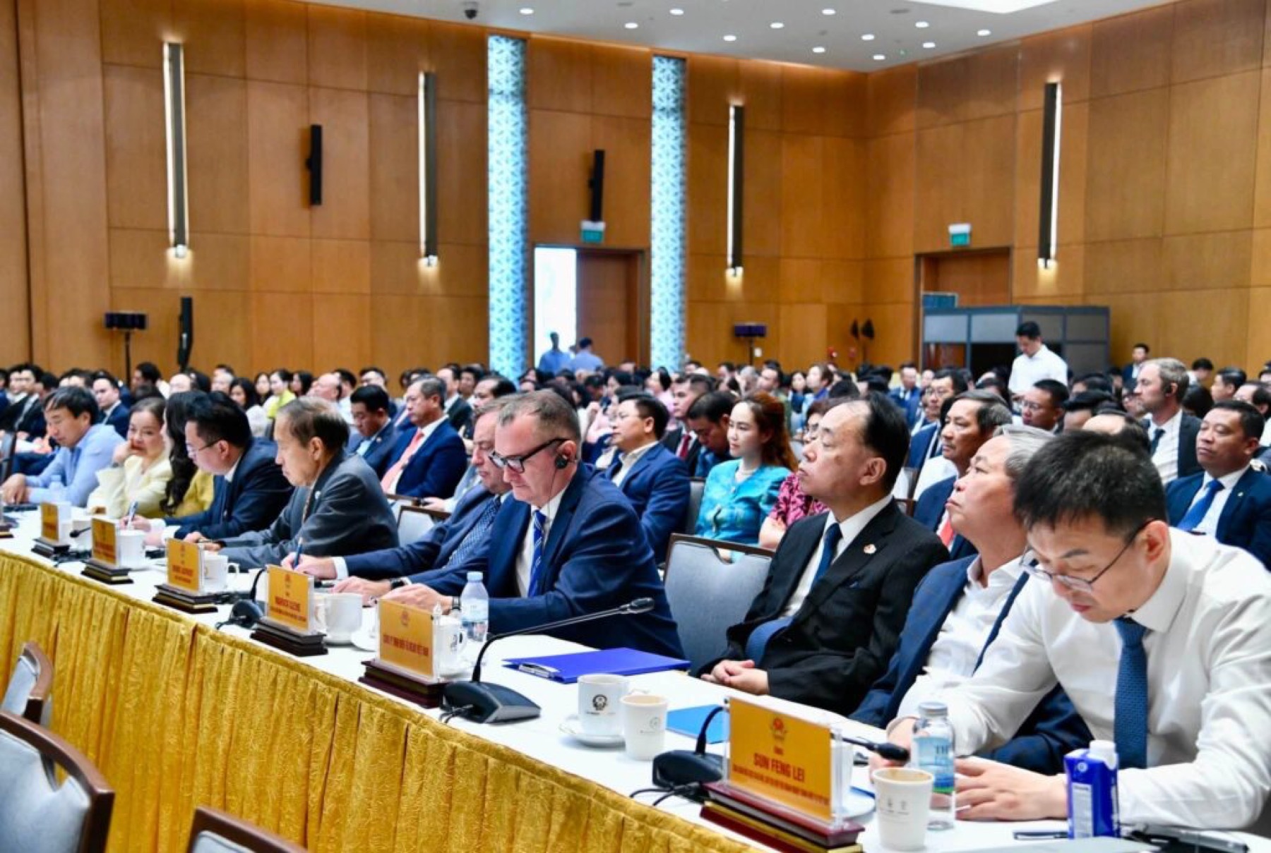 The Prime Minister’s Conference with the Business Community, seen from the floor